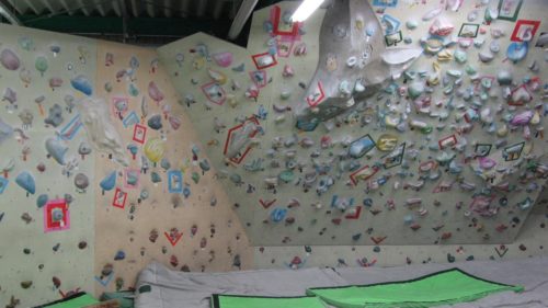 奈良県のクライミング施設「クライミングジム あをがき」